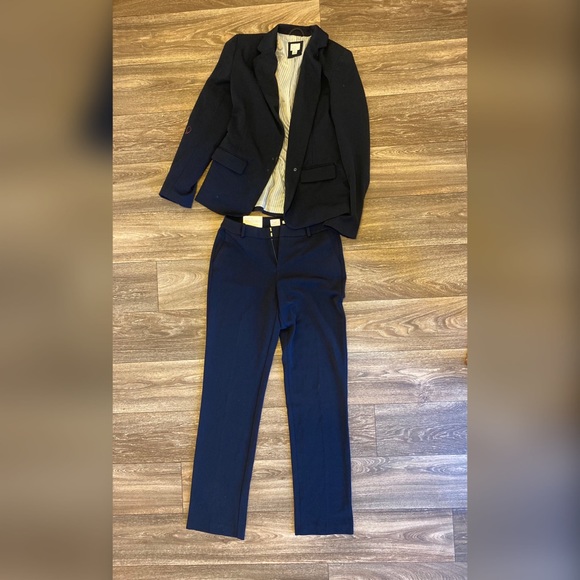 Women’s Two-Piece Suit - Picture 1 of 3